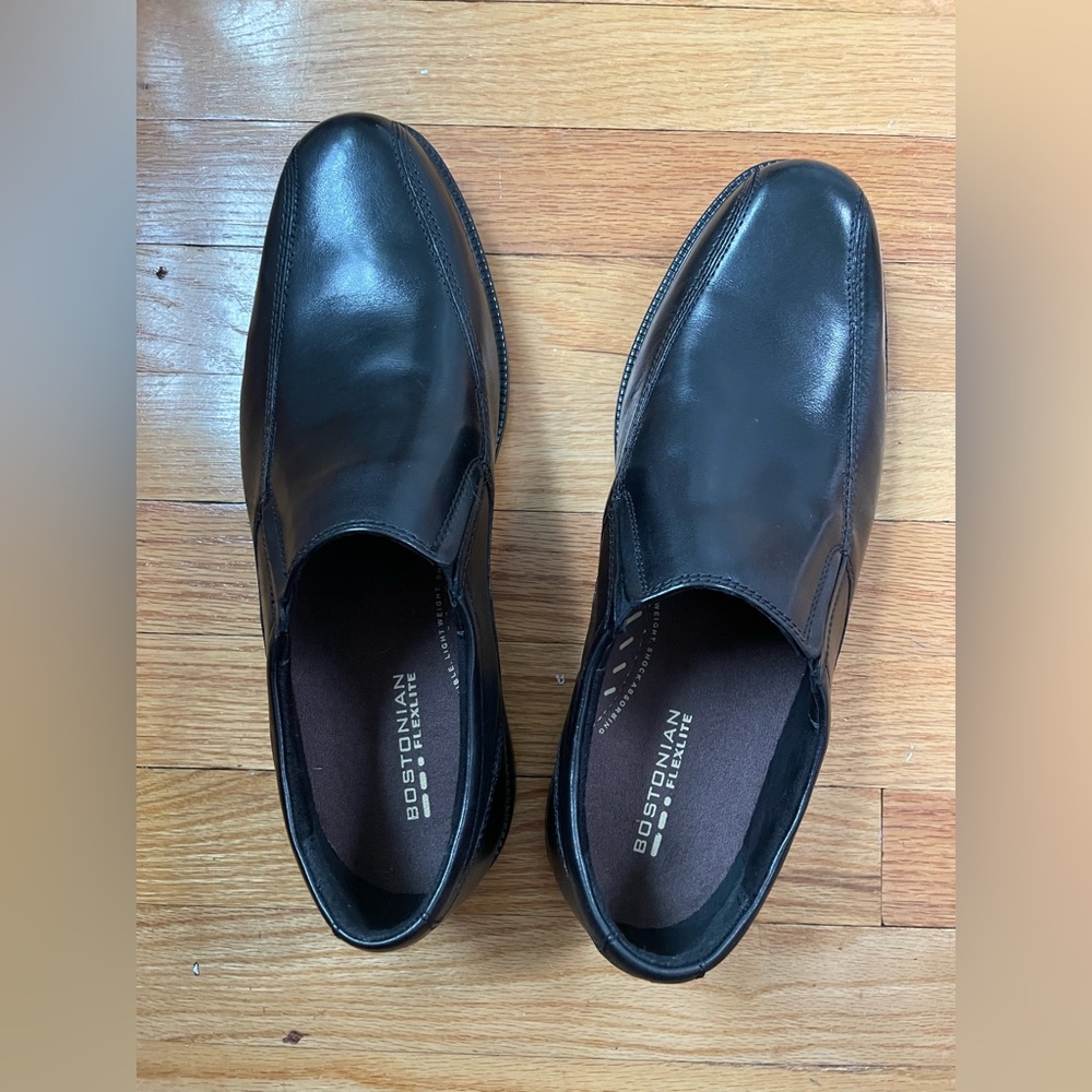 NWB MENS Bostonian Flexlite shoes
